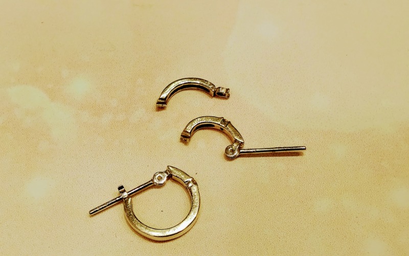 18金 WG 壊れたピアス お買取しました。