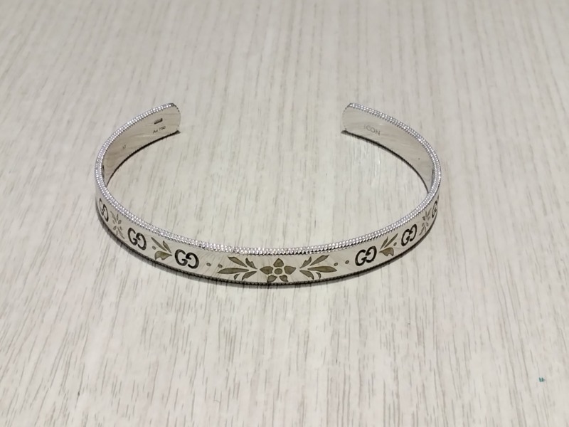 グッチ ブルームス バングル をお買取しました。