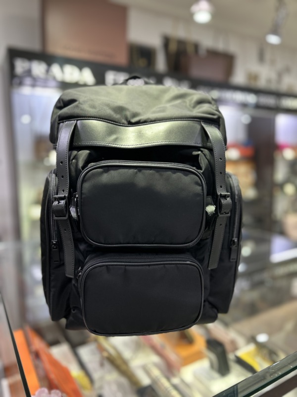 サンローランのリュックをお買取しました。