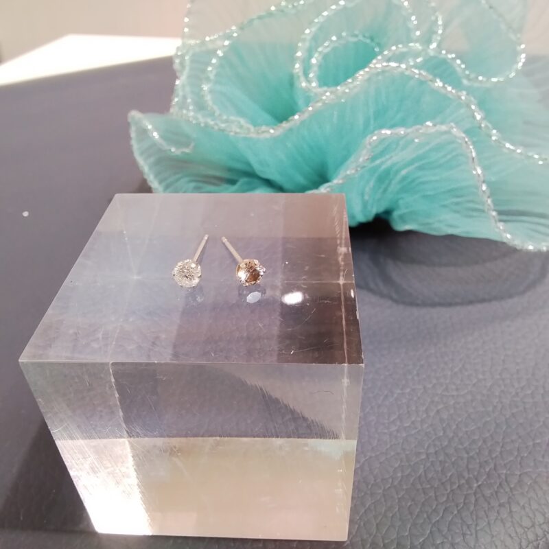 プラチナ900 透明石付 ピアス をお買取しました✨