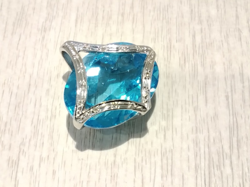 18金 ホワイトゴールド 青石 ペンダント をお買取しました。