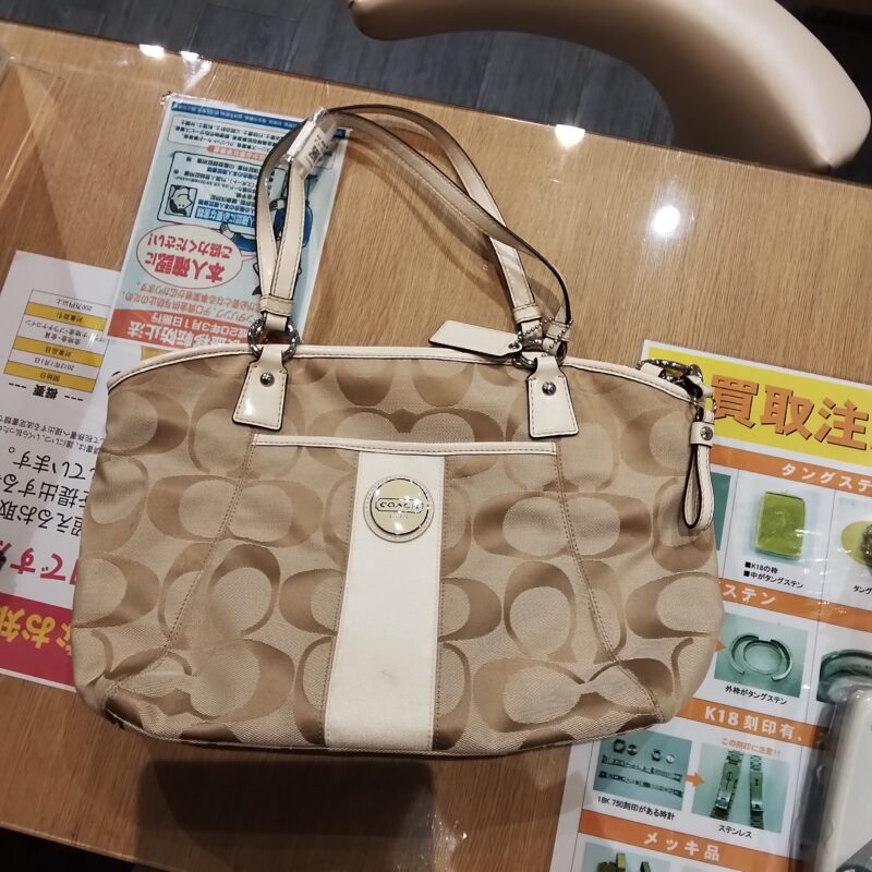 COACH コーチ シグネチャー ハンドバッグ をお買取しました!