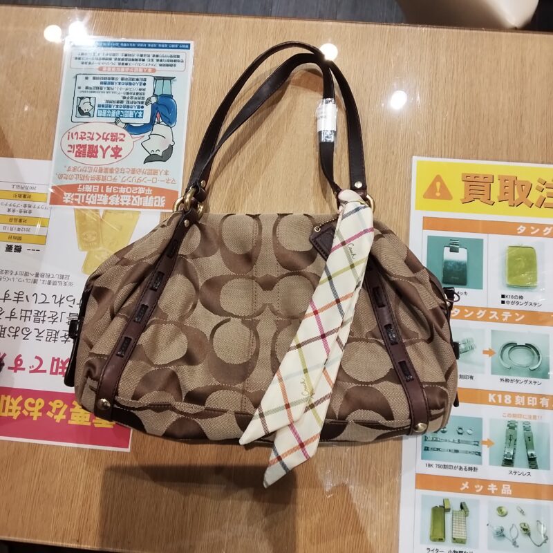 COACH コーチ シグネチャー ハンドバッグ をお買取しました!