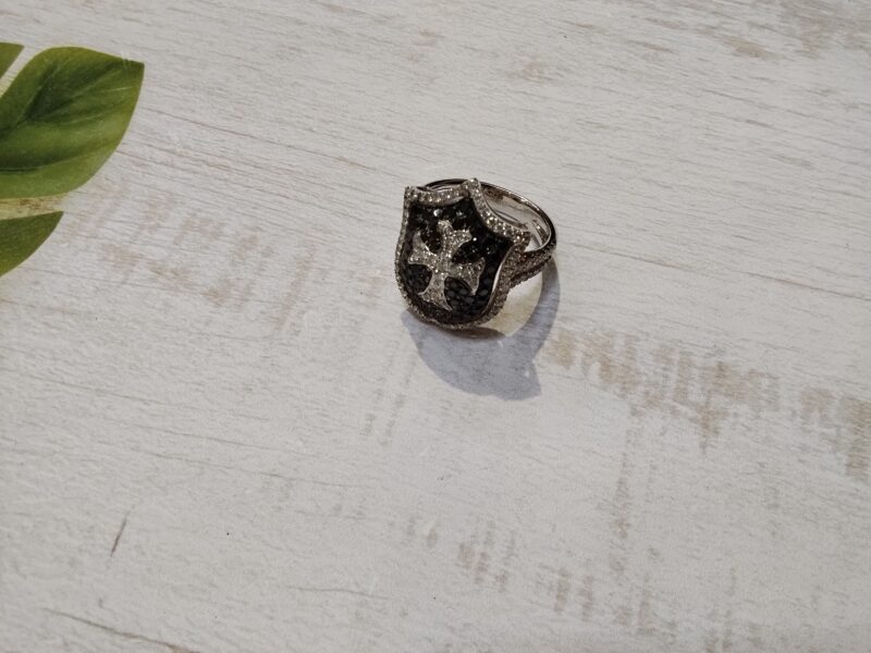 ホワイトゴールド クロスモチーフ リング お買取り 致しました。