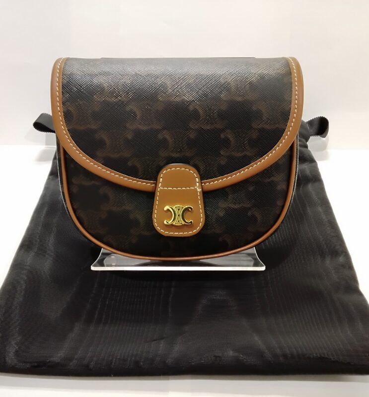 CELINE トリオンフミニブザス をお買取りしました。