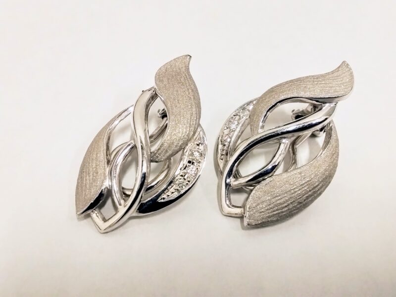 ダイヤモンド 18金 ホワイトゴールド イヤリング をお買取しました。