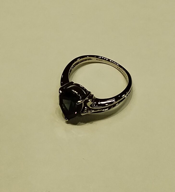 PT９００ 石付き リング お買取しました。