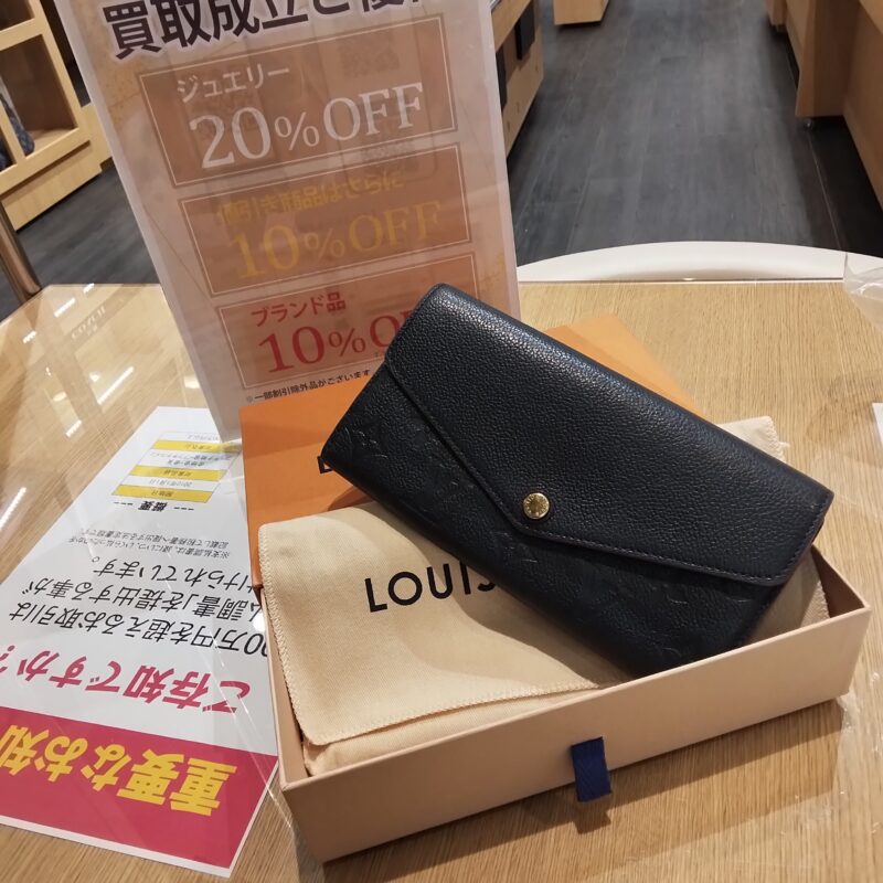LOUISVUITTON モノグラムアンプラント ポルトフォイユ・サラ をお買取しました!