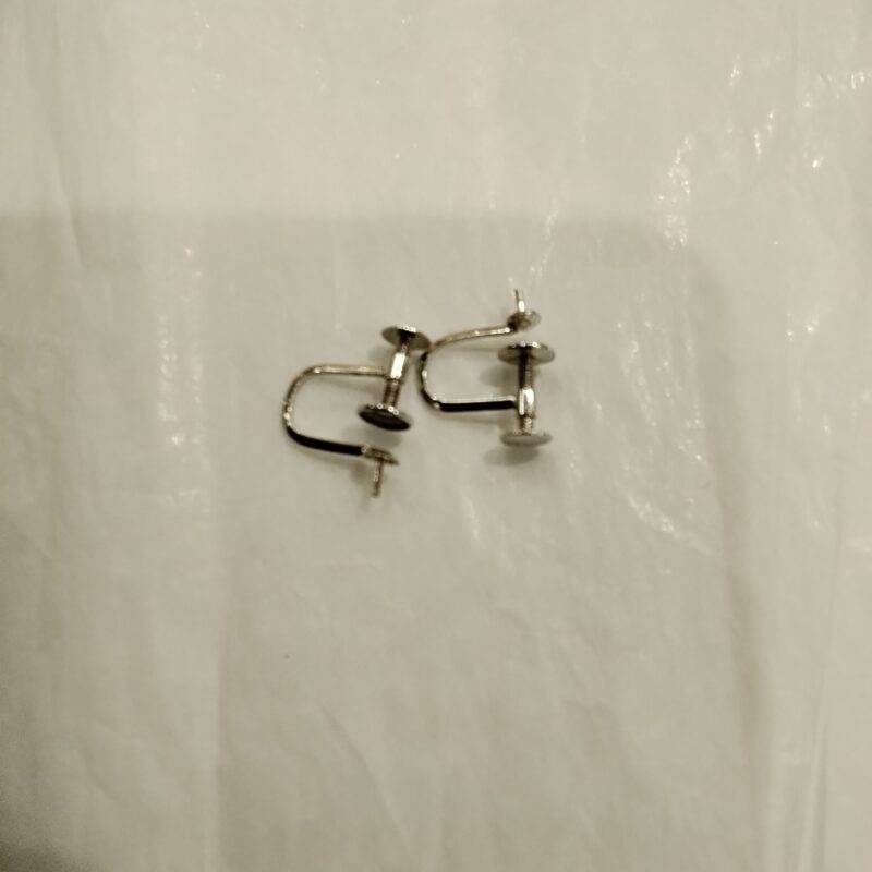 壊れたイヤリングをお買取りさせて頂きました。