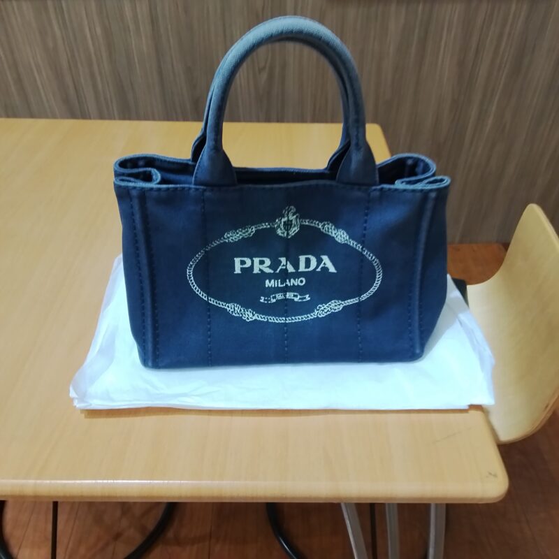 プラダのバックのお買取りがありました。