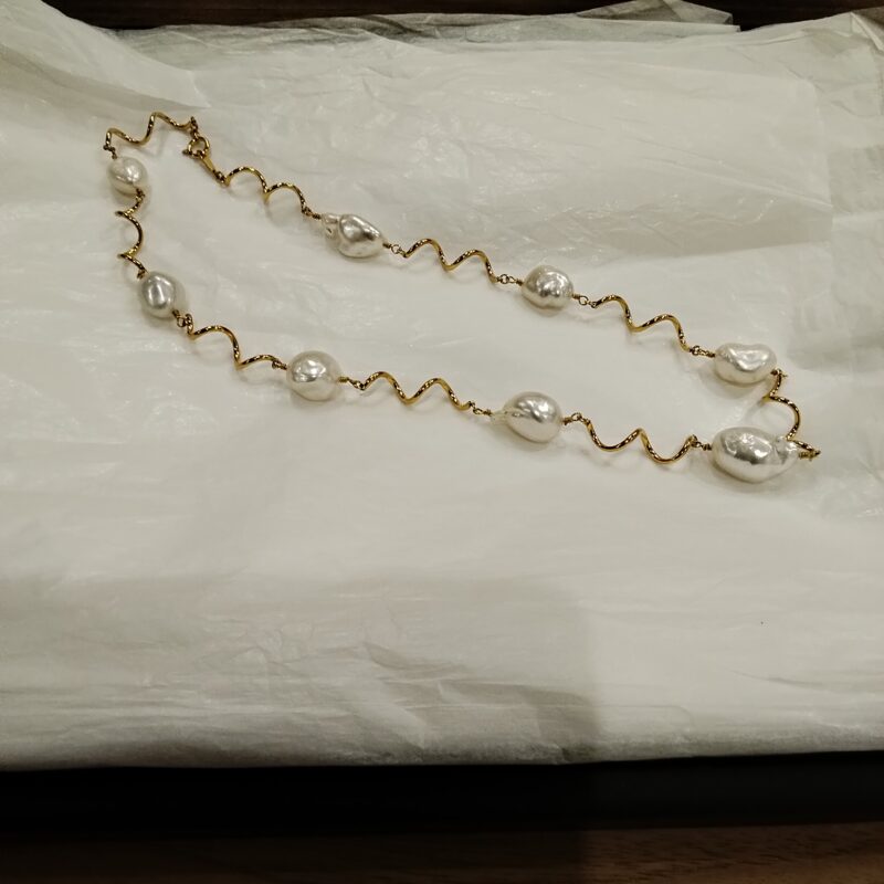 石のついた ネックレスのお買取をいたしました。