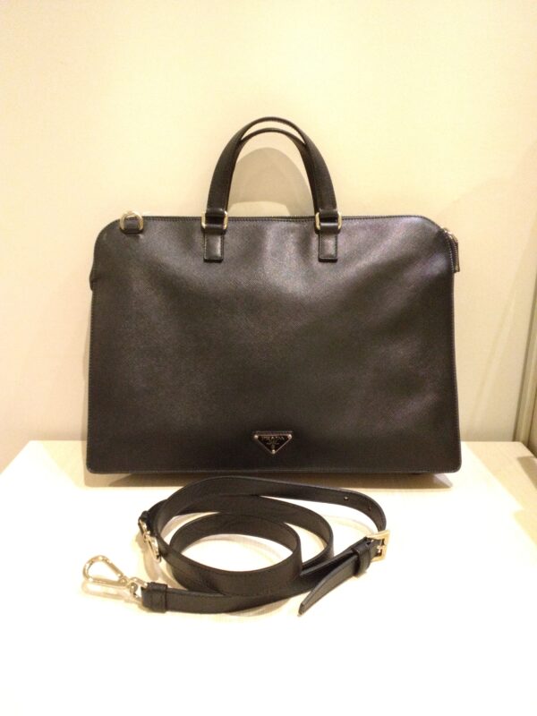 PRADA サフィアーノブリーフケースお買取り致しました。