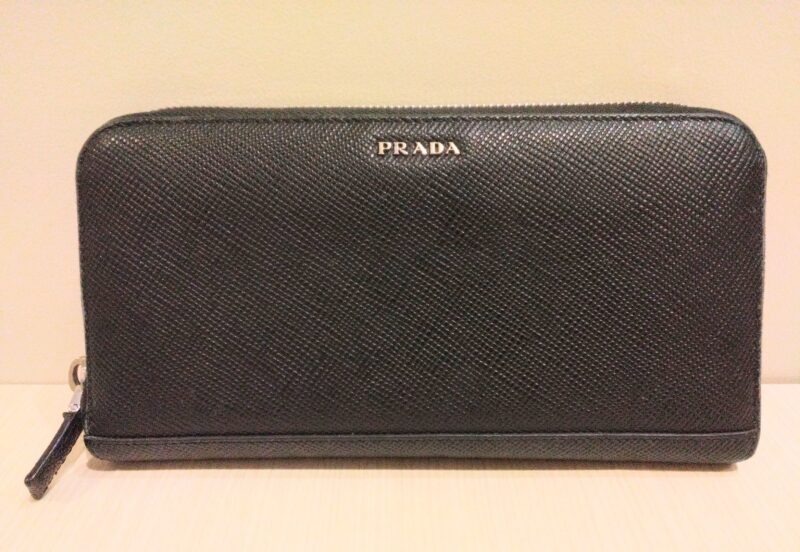 PRADA ラウンド長財布 お買取り致しました。