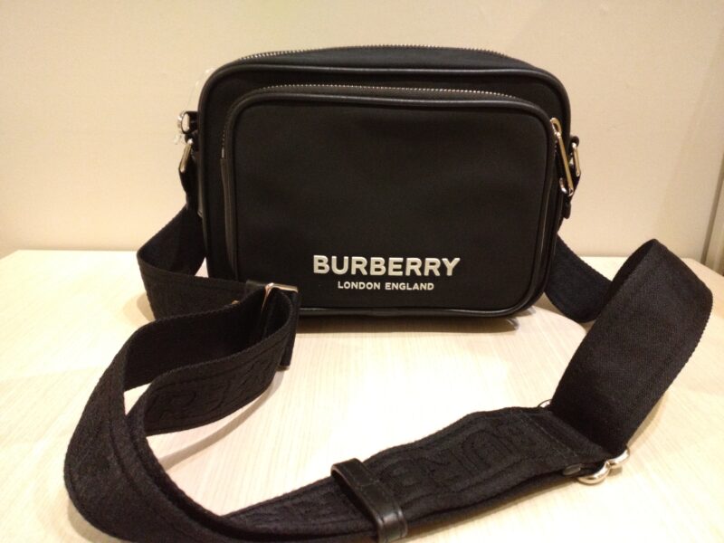 Burberry ナイロンショルダーバッグ 買取り致しました。