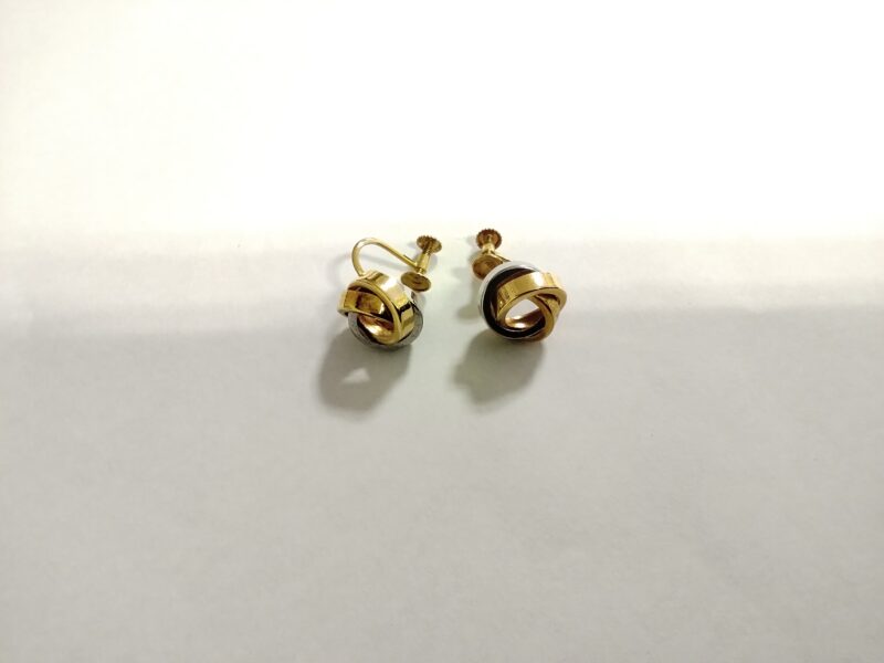 18金イヤリングを買取しました。