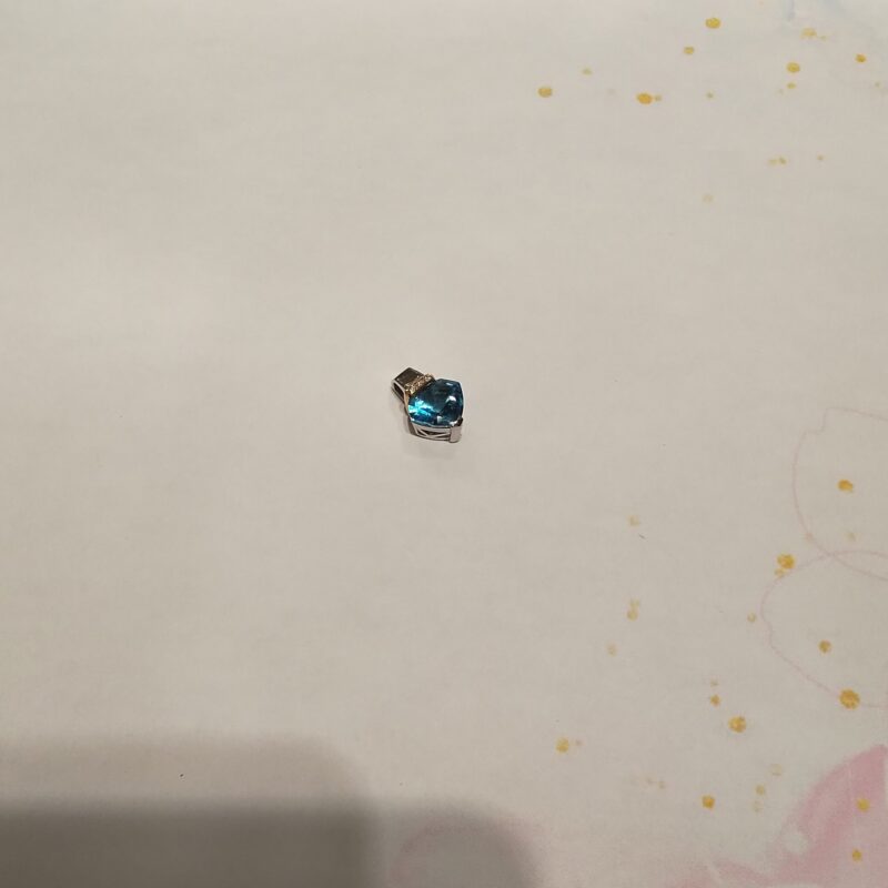 青色石　18金　プラチナ900　ペンダントトップ　お買取りしました