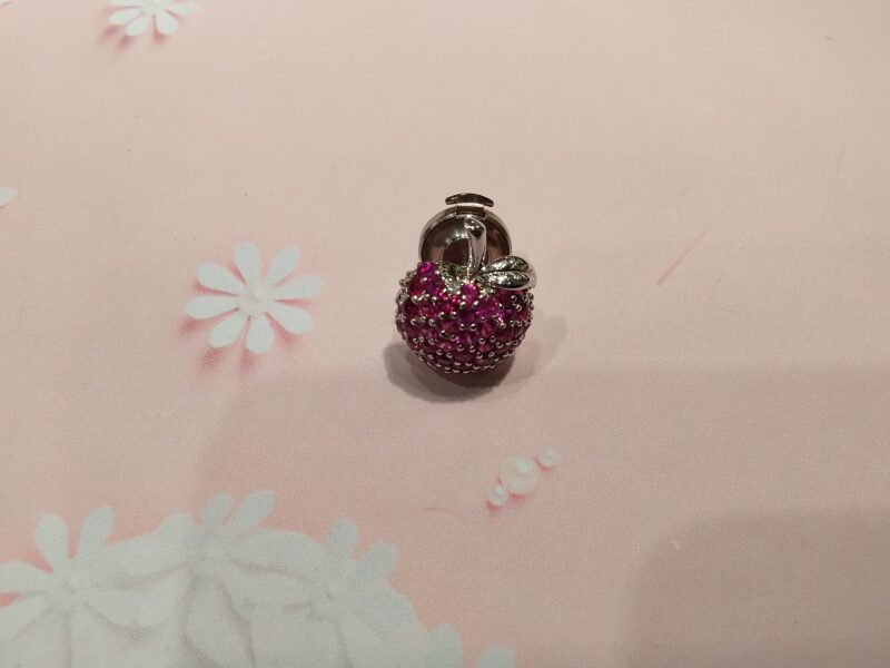 赤色石 18金 ピンブローチをお買取りしました