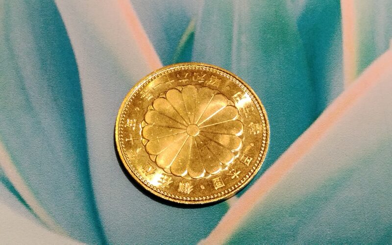 昭和天皇ご在位60年記念・10万円金貨お買取いたしました。