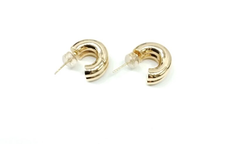 K18 ピアス 高価買取中。