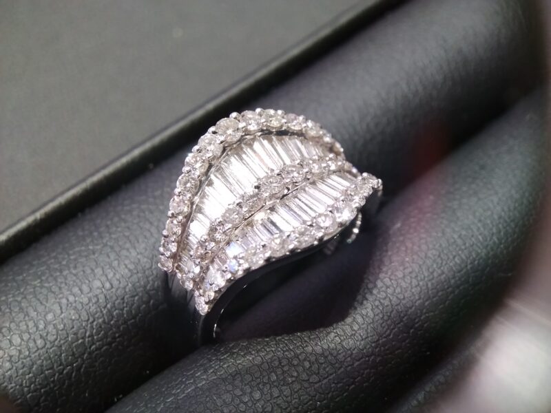 18金ホワイトゴールド　ダイヤモンド　リング　をお買い取り致しました。