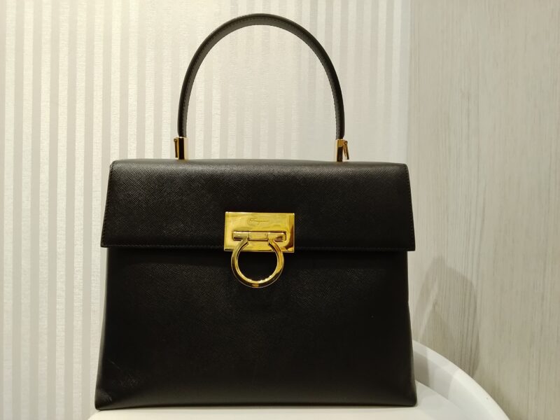 フェラガモ　ハンドバック　をお買取しました。