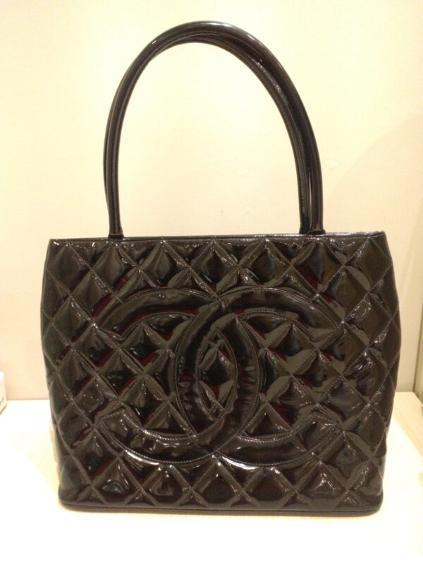 CHANEL（シャネル）復刻トート お買取り致しました。