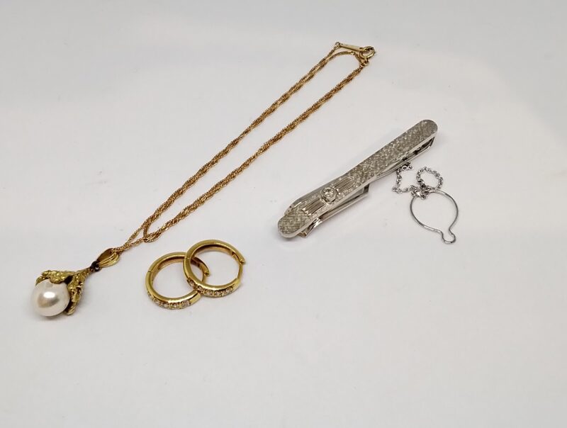 プチネックレス、ピアス、タイタックお買取りしました