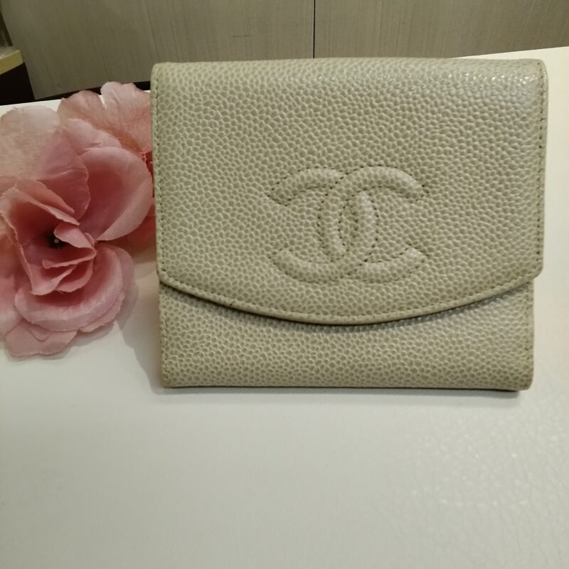 シャネル 二つ折り財布 をお買取しました✨