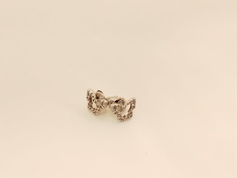 18金ホワイトゴールドピアスをお買い取りしました。