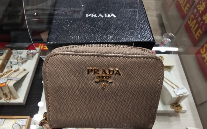 プラダ 財布 をお買取しました。