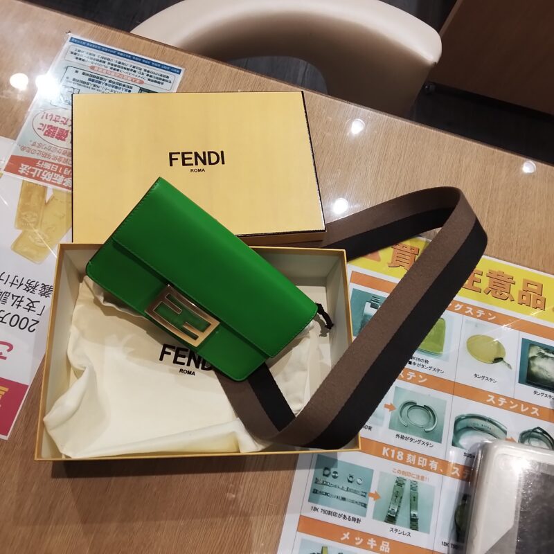 FENDI フラットバゲット スモールショルダーバッグ 8BS039 をお買取しました!