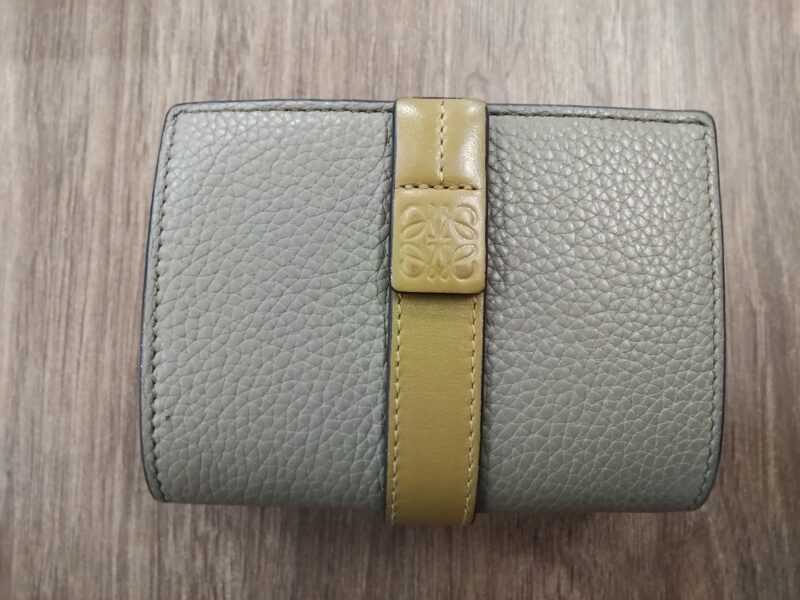 ロエベ 2つ折り 財布 お買取しました。
