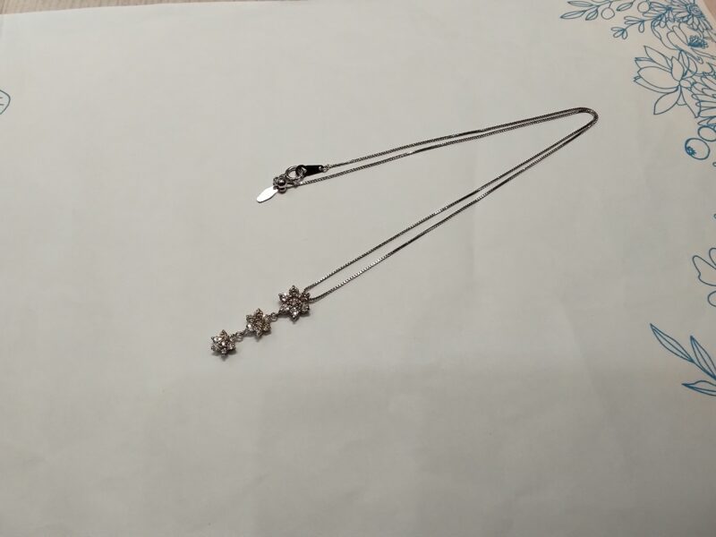 18金ホワイトゴールド3連ネックレスお買取り致しました