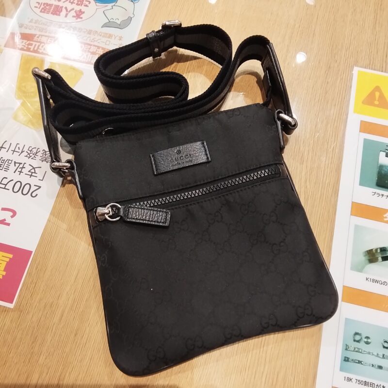 GUCCI グッチ ナイロン ショルダーバッグ メンズ 449183　をお買取しました!