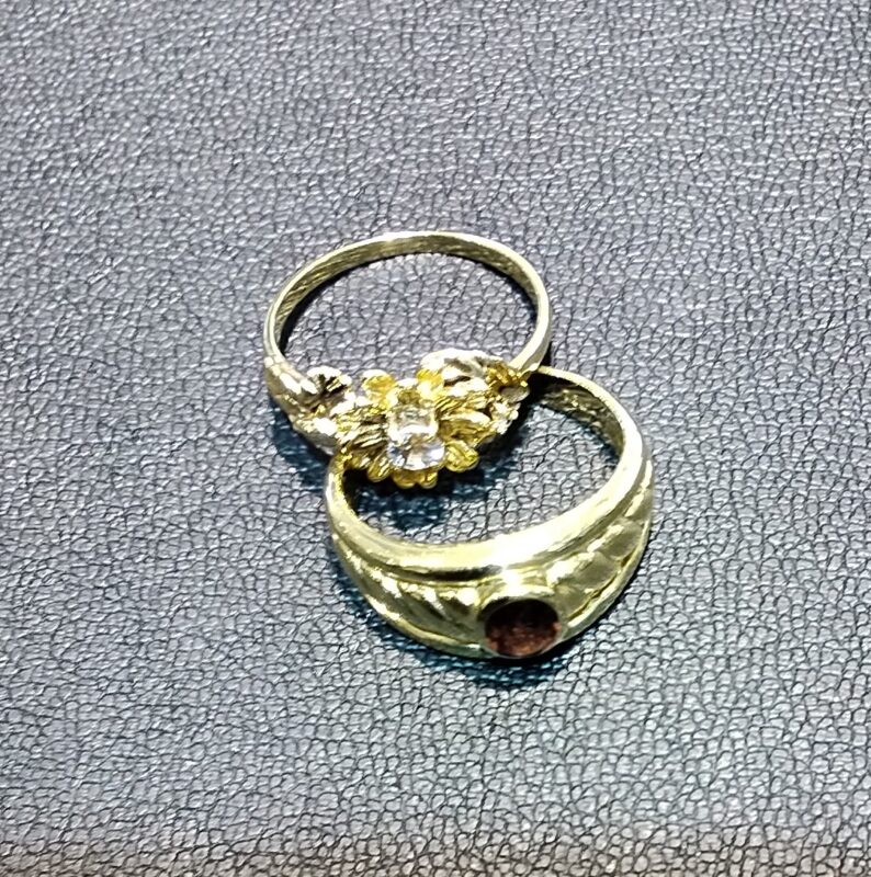 18金イエローゴールド 色石リングをお買い取りしました。