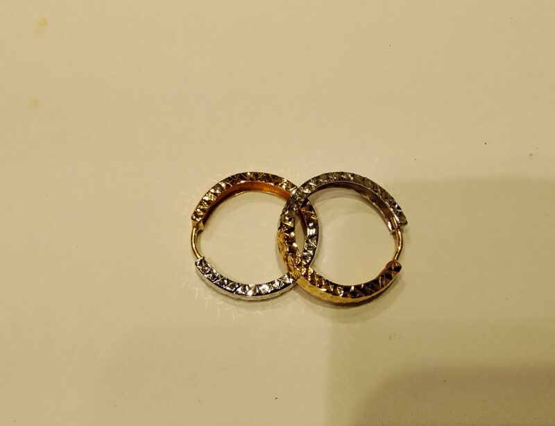 18金ピアスをお買取りしました。