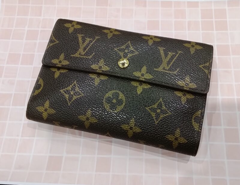 LOUIS VUITTON(ルイヴィ・トン)　ポルトトレゾールエテュイ　をお買取り致しました。