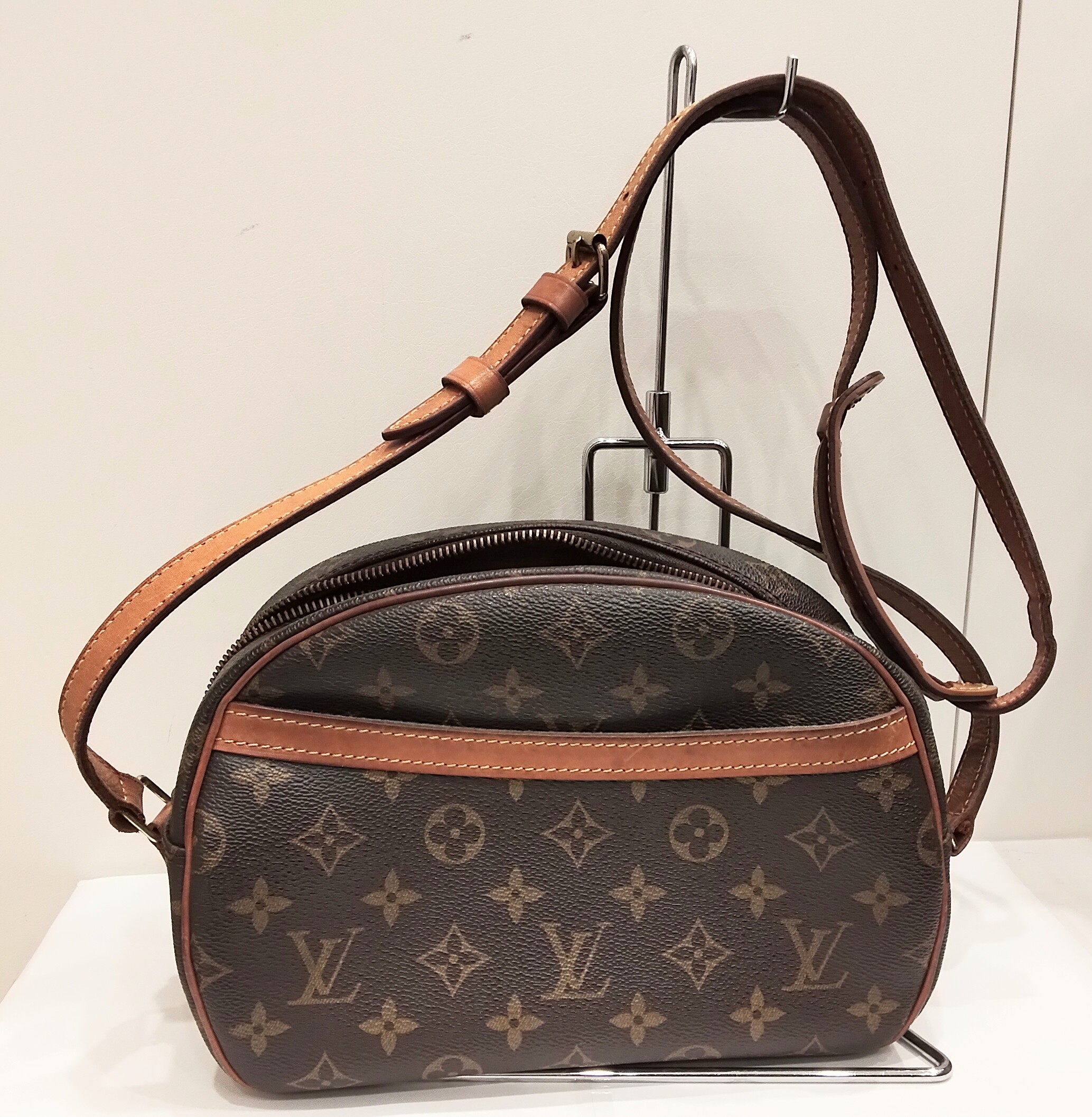美品　ルイヴィトン　ジッピーパース　タイガ　ブラック系　MI2135 LOUIS VUITTON ルイヴィトン ジッピー コインパース タイガ